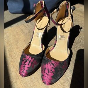 Liz Claiborne Black and Pink Leaf Pattern Heels